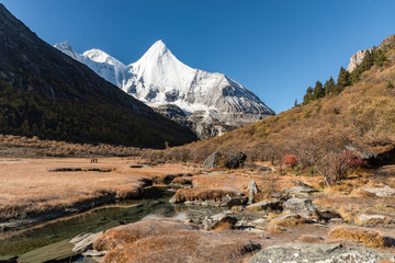 亚丁雪山