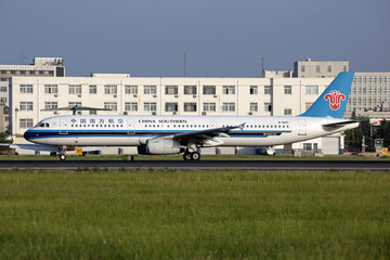 中国南方航空公司飞机滑行
