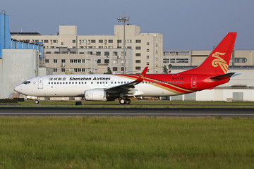 深圳航空飞机滑行