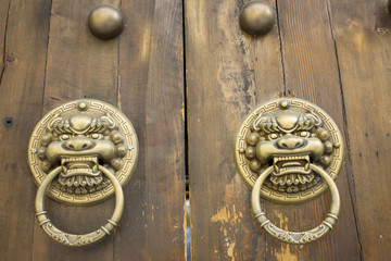 木门铜锁