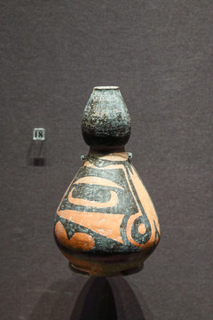 新石器时代鱼纹葫芦瓶