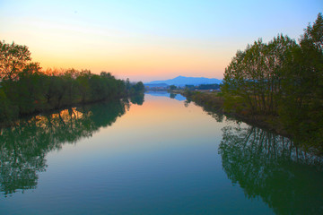 河流