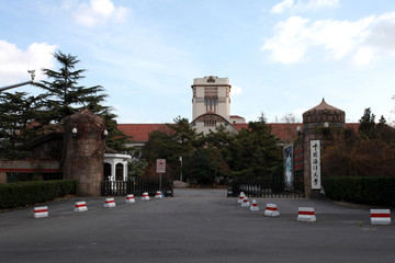 还大鱼山校区一校门