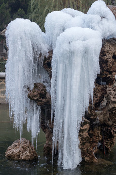 喷泉成冰