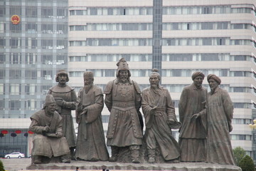鄂尔多斯广场成吉思汗雕像