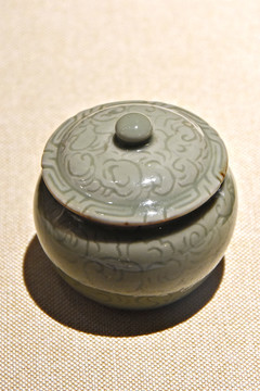 龙泉瓷盖罐