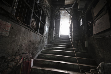 昏暗的楼梯间