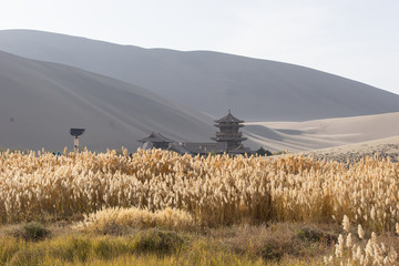 鸣沙山月牙泉