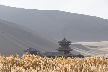 鸣沙山月牙泉