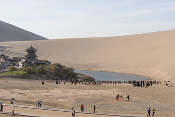 鸣沙山月牙泉