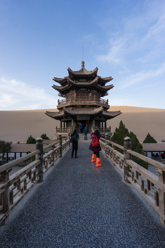 鸣沙山月牙泉