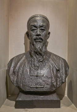 李平书铜像