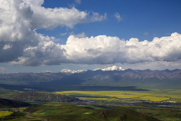 岗什卡雪峰