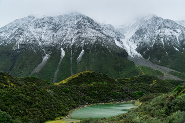 雪山湖泊