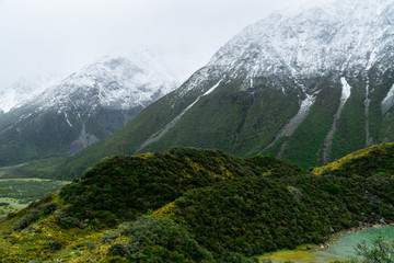 雪山湖泊