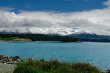 雪山湖泊