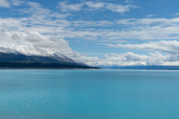 雪山湖泊