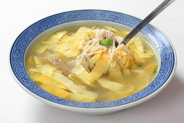 金针菇豆腐皮汤