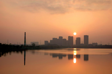 金华湖海塘公园西岸高楼夕阳晚霞