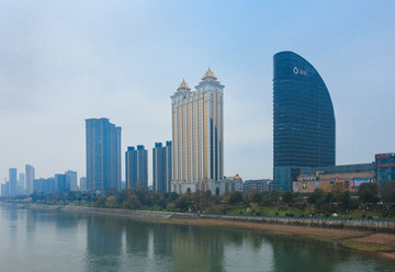 桐廬富春江都市風(fēng)光
