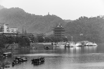 桐廬富春江都市風(fēng)光