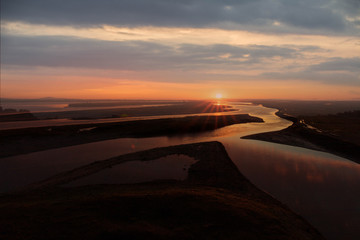 大河夕阳