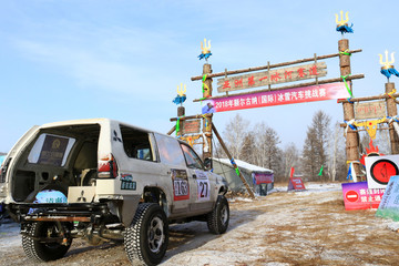 冰雪汽车挑战赛越野车