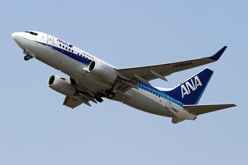 日本全日空航空公司飞机起飞