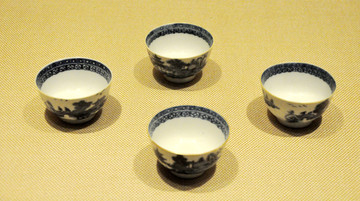 清青花山水纹瓷茶杯