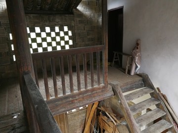 木楼梯木走廊砖墙漏花窗
