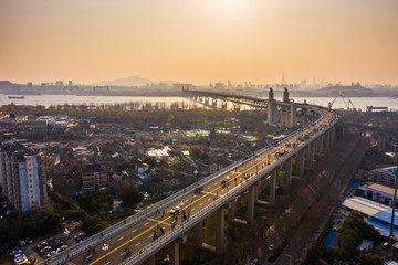 南京长江大桥向公众开放人气爆棚