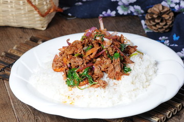 孜然牛肉盖饭