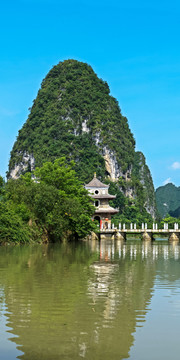 广西山水山峰倒影