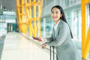 商务女子在机场