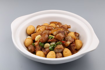 小土豆焖猪尾