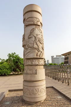 山西博物院东广场柱廊柱子