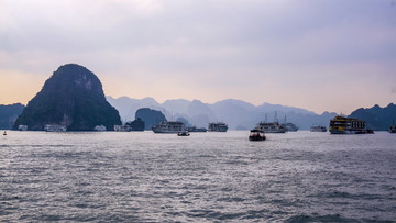 夕阳下的港湾