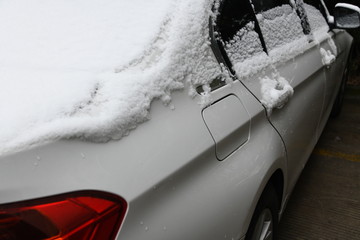 雪后停车场