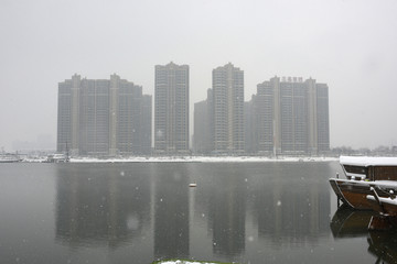 大小河街雪景