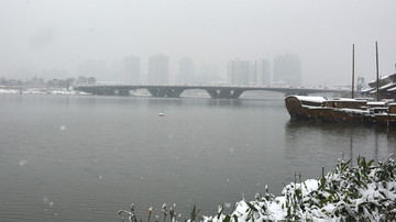 大小河街雪景