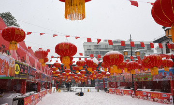 河街雪景