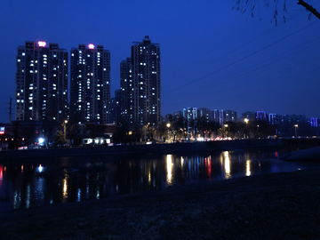 小区建筑夜景