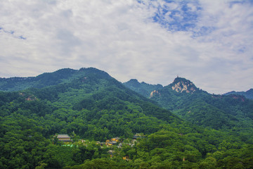 千山灵岩寺弥勒宝塔山峰山脉