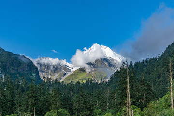 贡嘎雪山