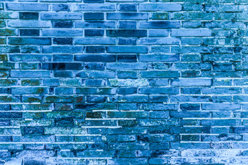 蓝色老砖墙