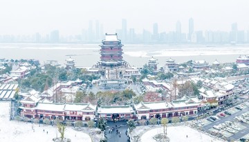 航拍滕王阁雪景