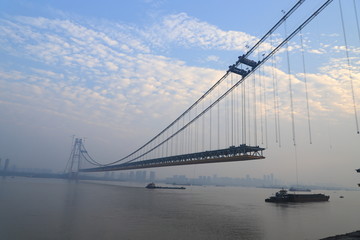 在建的杨泗港大桥