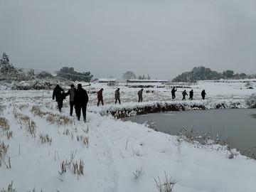 雪地行人