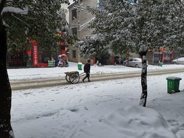 雪地行人