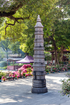 光孝禅寺大雄宝殿石塔